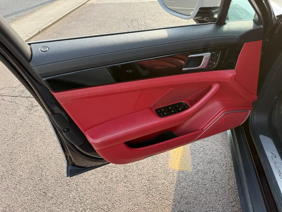 2017 BMW M4 3.0T 450HP L6 7DCT,autocango,china used car exporter,china ev exporter,chinese used car exporter,chinese used ev exporter