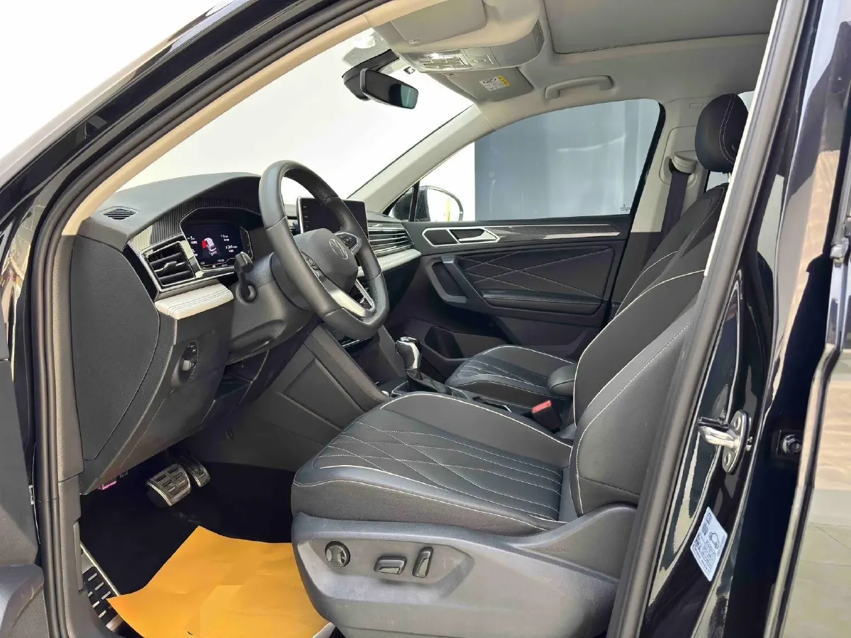 2024 Volkswagen Tiguan L 2.0T 186HP L4 7DCT,autocango,china used car exporter,china ev exporter,chinese used car exporter,chinese used ev exporter
