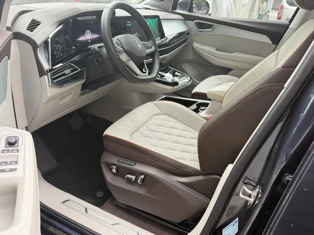 2021 Volkswagen Talagon 2.5T 299HP V6 7DCT,autocango,china used car exporter,china ev exporter,chinese used car exporter,chinese used ev exporter