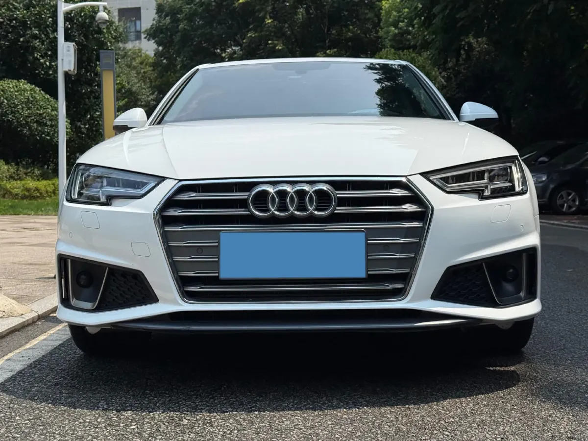 2020 Audi A4L 2.0T 190HP L4 7DCT,autocango,china used car exporter,china ev exporter,chinese used car exporter,chinese used ev exporter