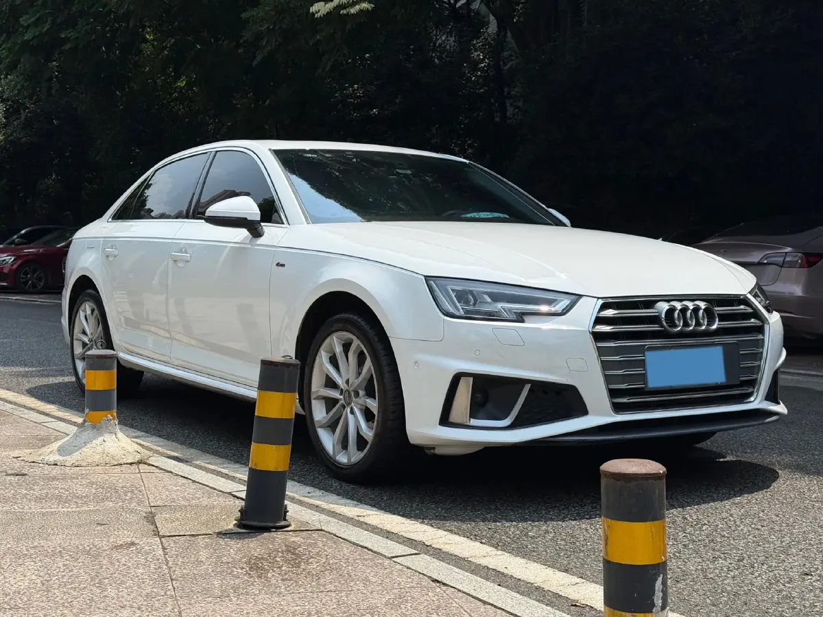 2020 Audi A4L 2.0T 190HP L4 7DCT,autocango,china used car exporter,china ev exporter,chinese used car exporter,chinese used ev exporter
