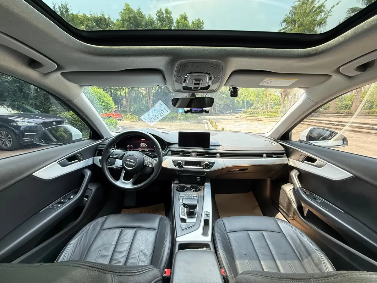 2020 Audi A4L 2.0T 190HP L4 7DCT,autocango,china used car exporter,china ev exporter,chinese used car exporter,chinese used ev exporter