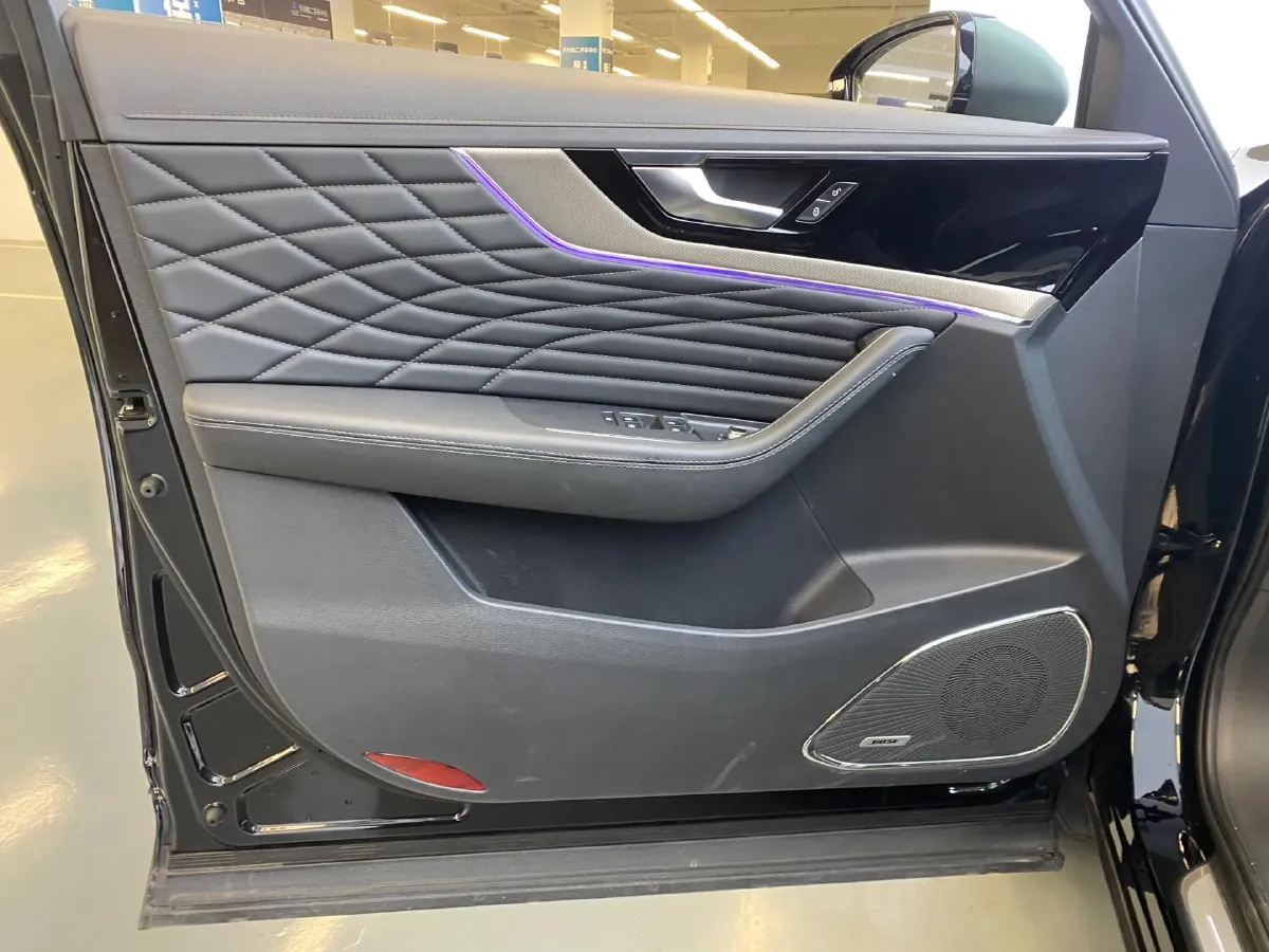 2022 HongQi HS5 2.0T 224HP L4 6AT,autocango,china used car exporter,china ev exporter,chinese used car exporter,chinese used ev exporter