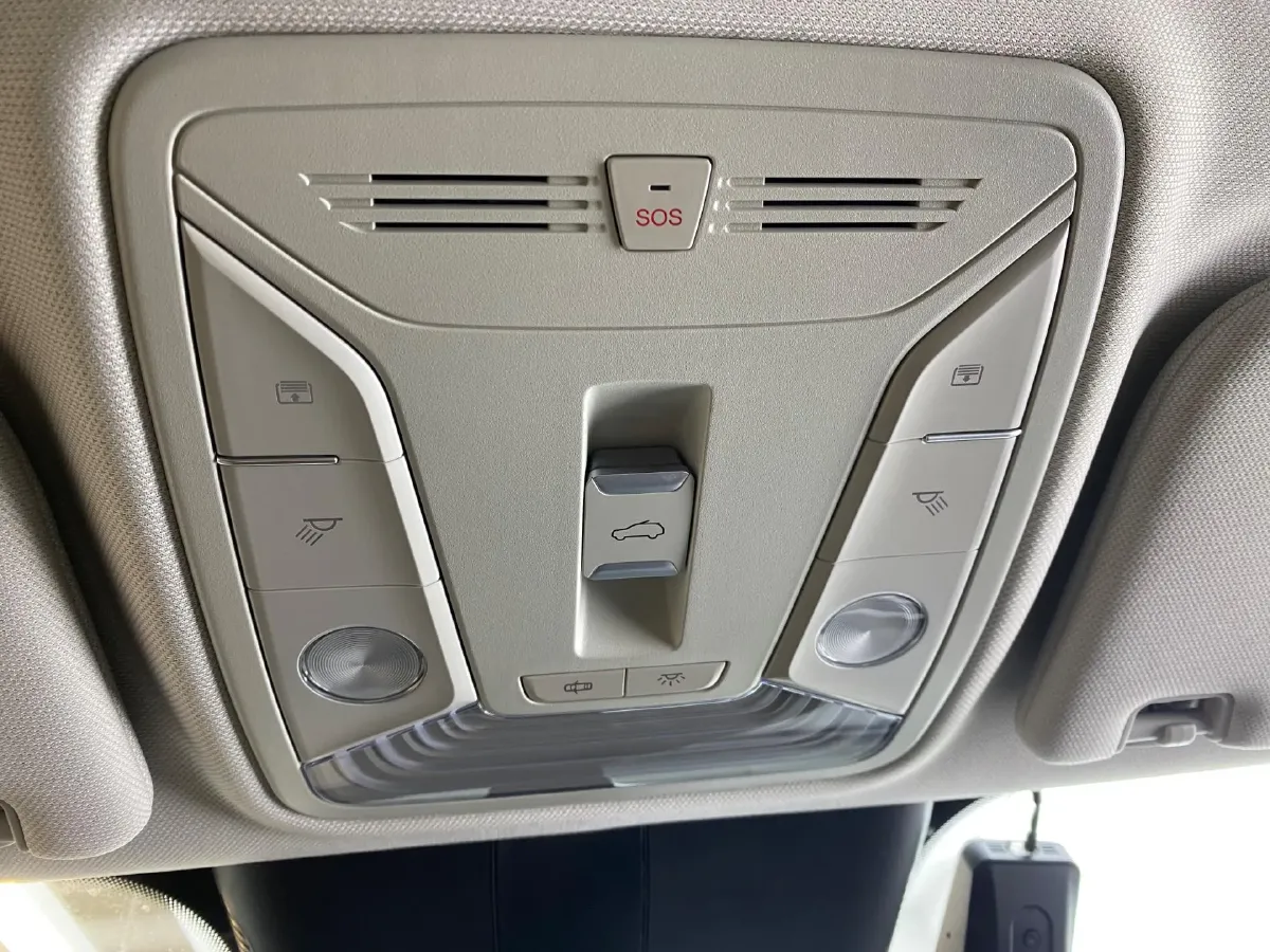 2022 HongQi HS5 2.0T 224HP L4 6AT,autocango,china used car exporter,china ev exporter,chinese used car exporter,chinese used ev exporter