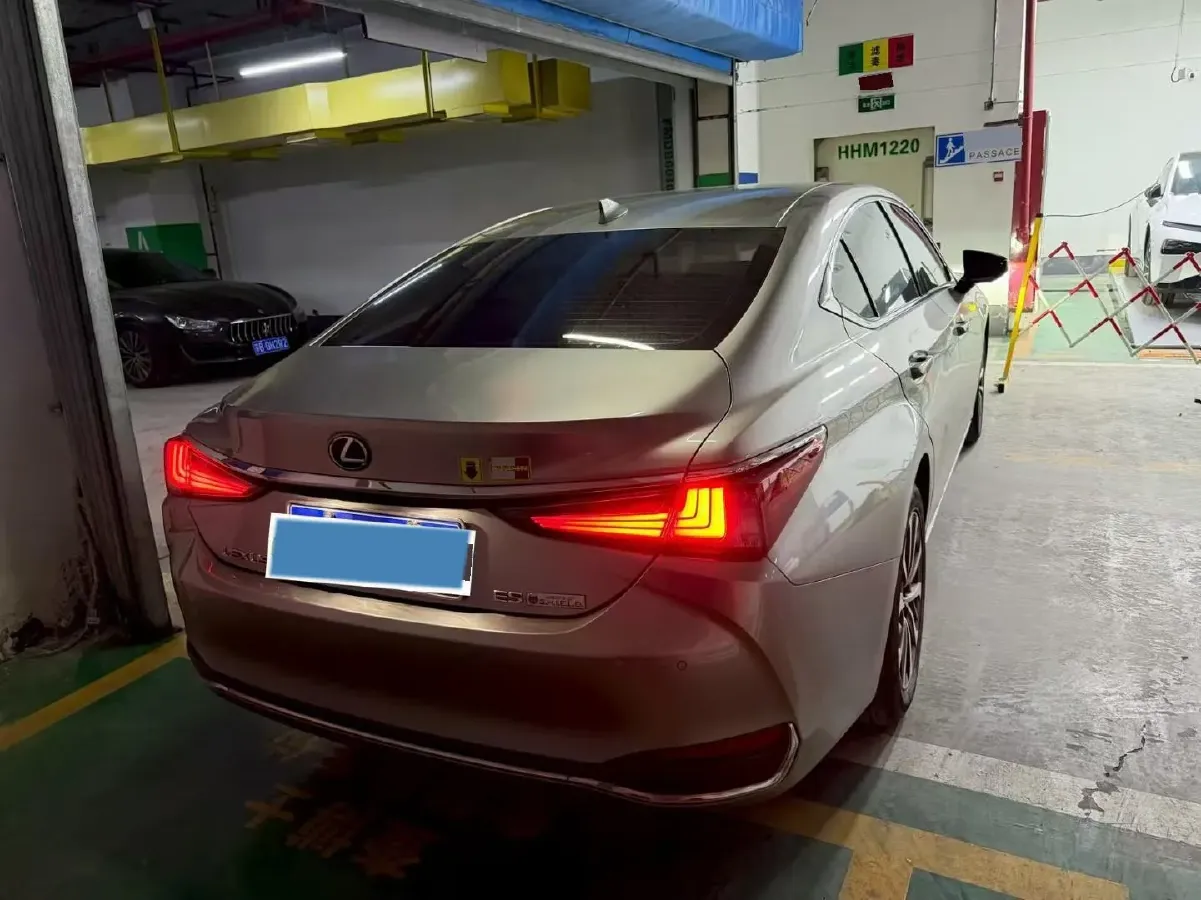 2021 Lexus ES 2.0L 173HP L4 CVT,autocango,china used car exporter,china ev exporter,chinese used car exporter,chinese used ev exporter