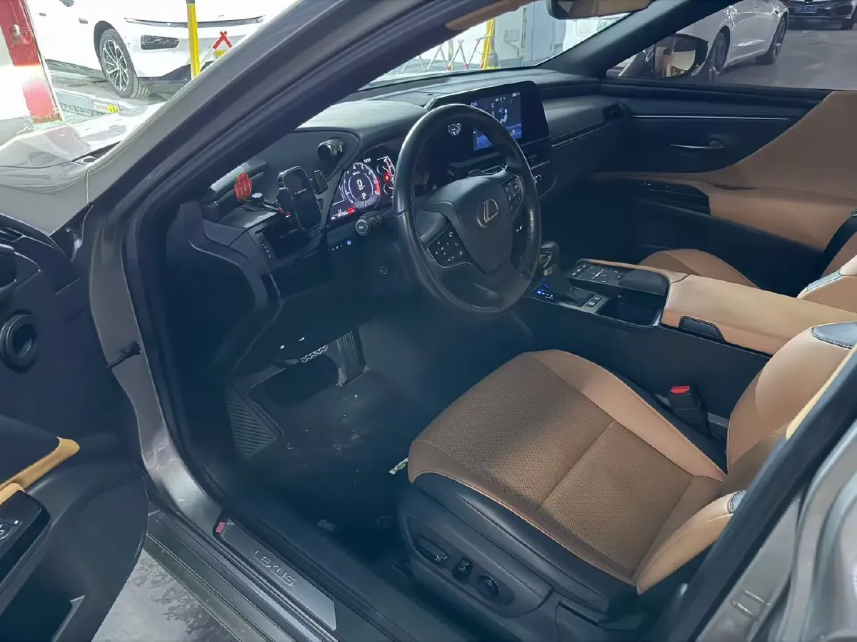 2021 Lexus ES 2.0L 173HP L4 CVT,autocango,china used car exporter,china ev exporter,chinese used car exporter,chinese used ev exporter