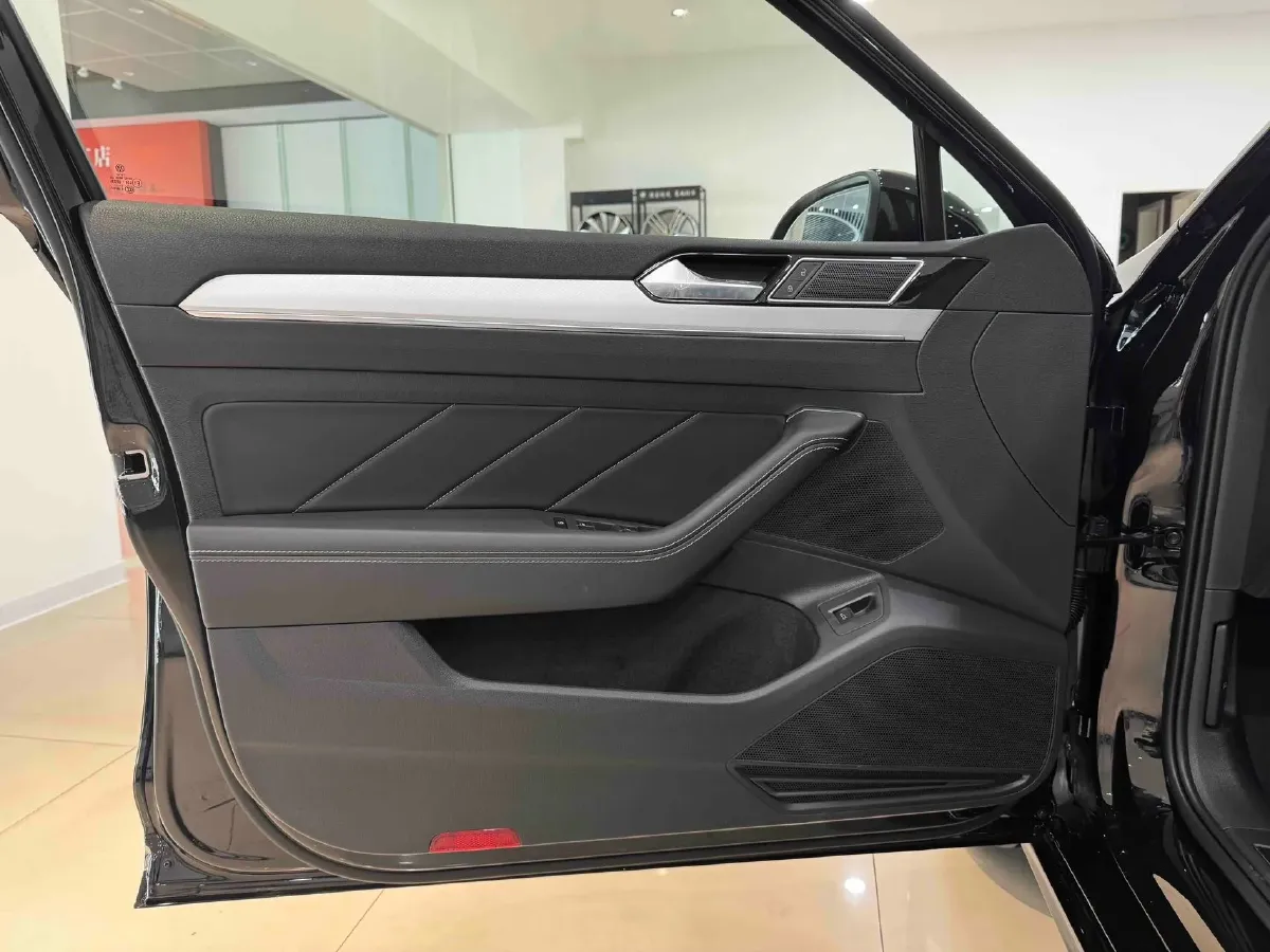 2025 Volkswagen Magotan 1.4T 150HP L4 7DCT,autocango,china used car exporter,china ev exporter,chinese used car exporter,chinese used ev exporter