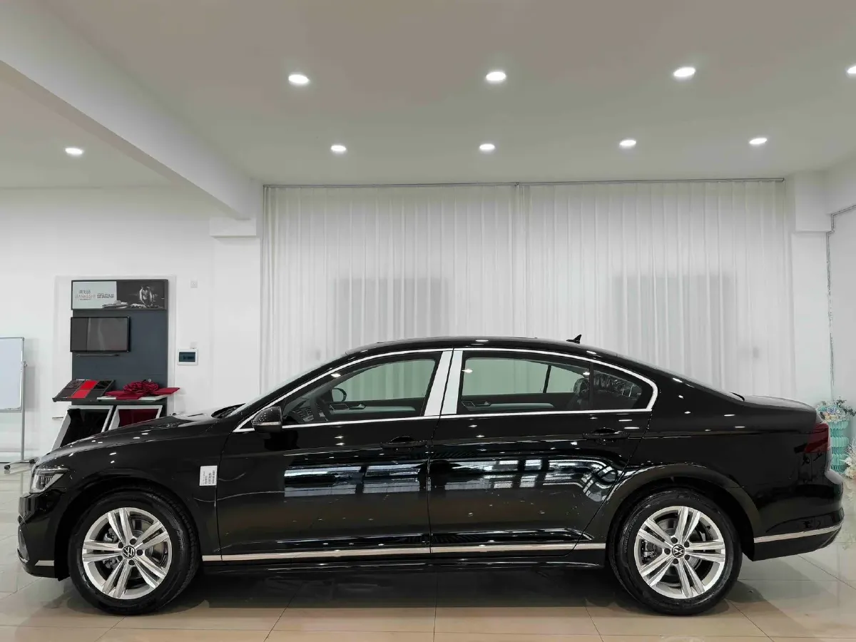 2025 Volkswagen Magotan 1.4T 150HP L4 7DCT,autocango,china used car exporter,china ev exporter,chinese used car exporter,chinese used ev exporter