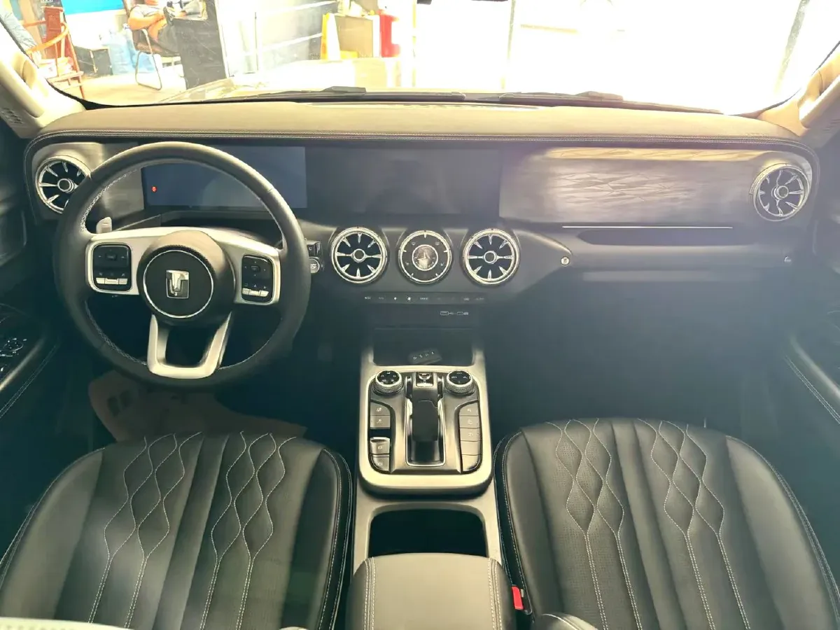 2021 Tank 300 2.0T 227HP L4 8AT,autocango,china used car exporter,china ev exporter,chinese used car exporter,chinese used ev exporter