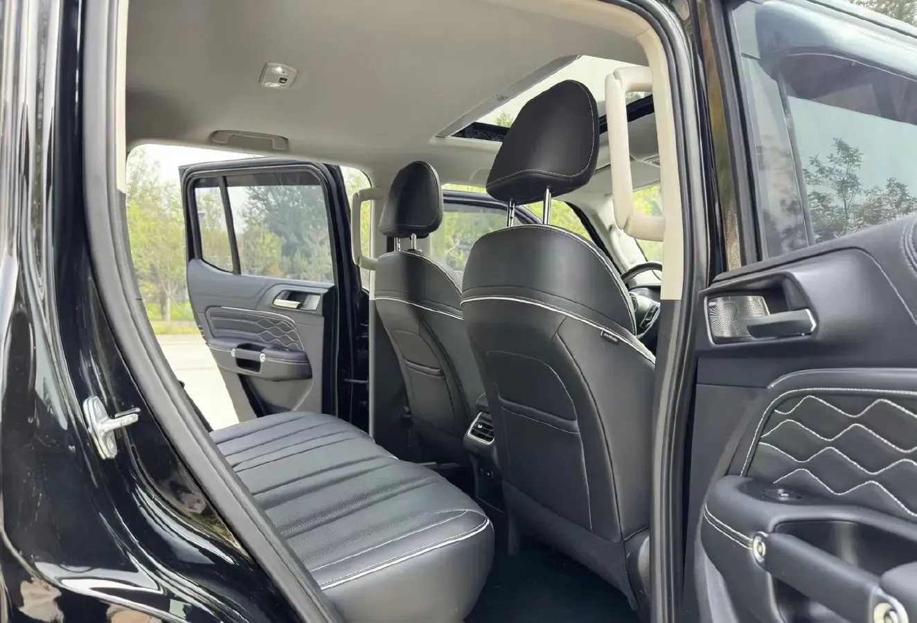 2021 Tank 300 2.0T 227HP L4 8AT,autocango,china used car exporter,china ev exporter,chinese used car exporter,chinese used ev exporter