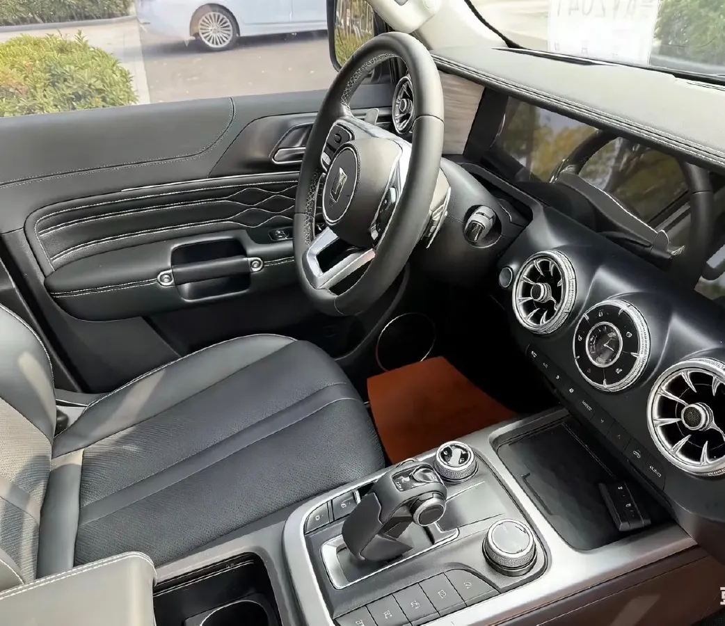 2021 Tank 300 2.0T 227HP L4 8AT,autocango,china used car exporter,china ev exporter,chinese used car exporter,chinese used ev exporter