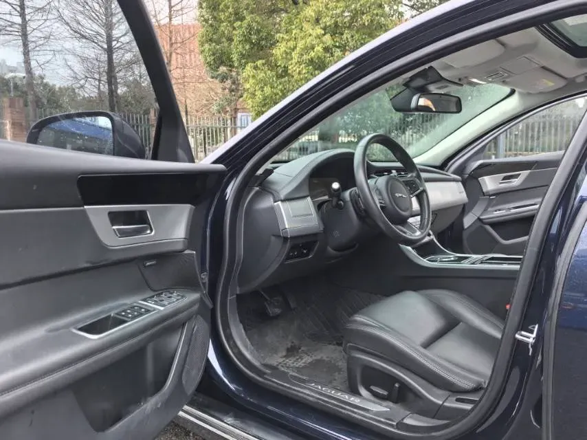 2020 Jaguar XFL 2.0T 200HP L4 8AT,autocango,china used car exporter,china ev exporter,chinese used car exporter,chinese used ev exporter