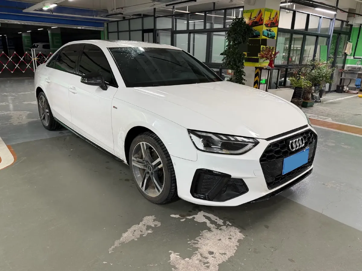2022 Audi A4L 2.0T 190HP L4 7DCT,autocango,china used car exporter,china ev exporter,chinese used car exporter,chinese used ev exporter