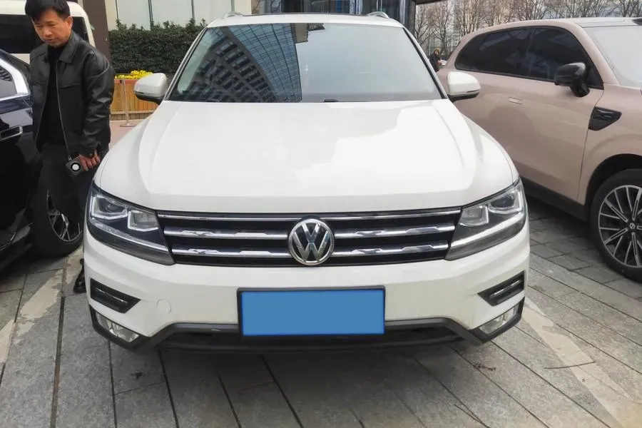 2019 Volkswagen CC 2.0T 186HP L4 7DCT,autocango,china used car exporter,china ev exporter,chinese used car exporter,chinese used ev exporter