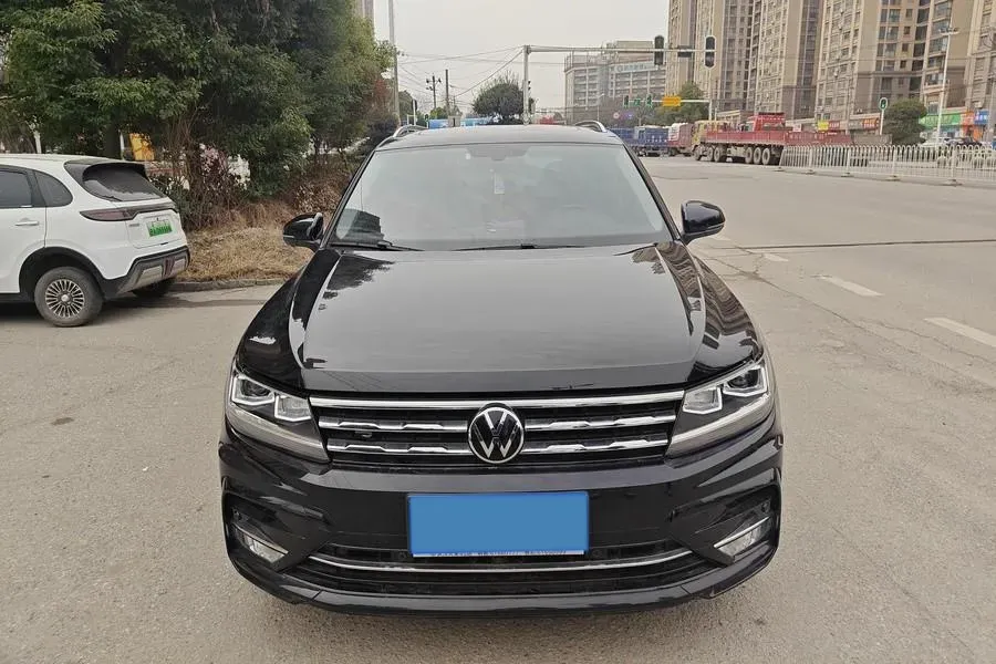 2021 Volkswagen Tiguan L 2.0T 186HP L4 7DCT,autocango,china used car exporter,china ev exporter,chinese used car exporter,chinese used ev exporter
