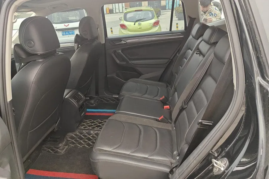 2021 Volkswagen Tiguan L 2.0T 186HP L4 7DCT,autocango,china used car exporter,china ev exporter,chinese used car exporter,chinese used ev exporter