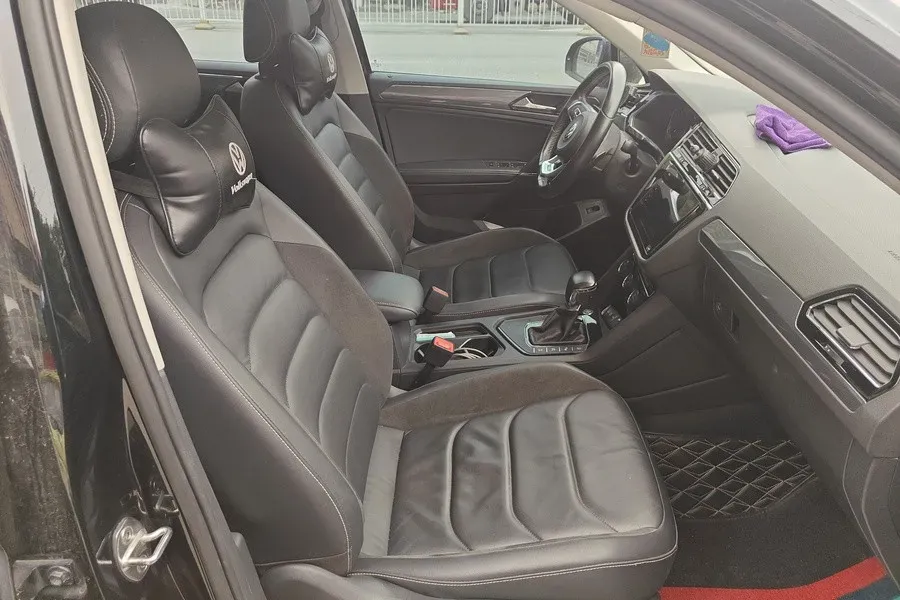 2021 Volkswagen Tiguan L 2.0T 186HP L4 7DCT,autocango,china used car exporter,china ev exporter,chinese used car exporter,chinese used ev exporter