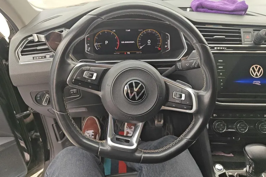 2021 Volkswagen Tiguan L 2.0T 186HP L4 7DCT,autocango,china used car exporter,china ev exporter,chinese used car exporter,chinese used ev exporter