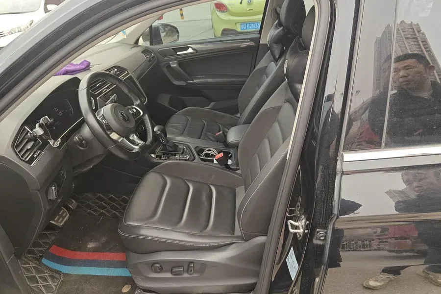 2021 Volkswagen Tiguan L 2.0T 186HP L4 7DCT,autocango,china used car exporter,china ev exporter,chinese used car exporter,chinese used ev exporter