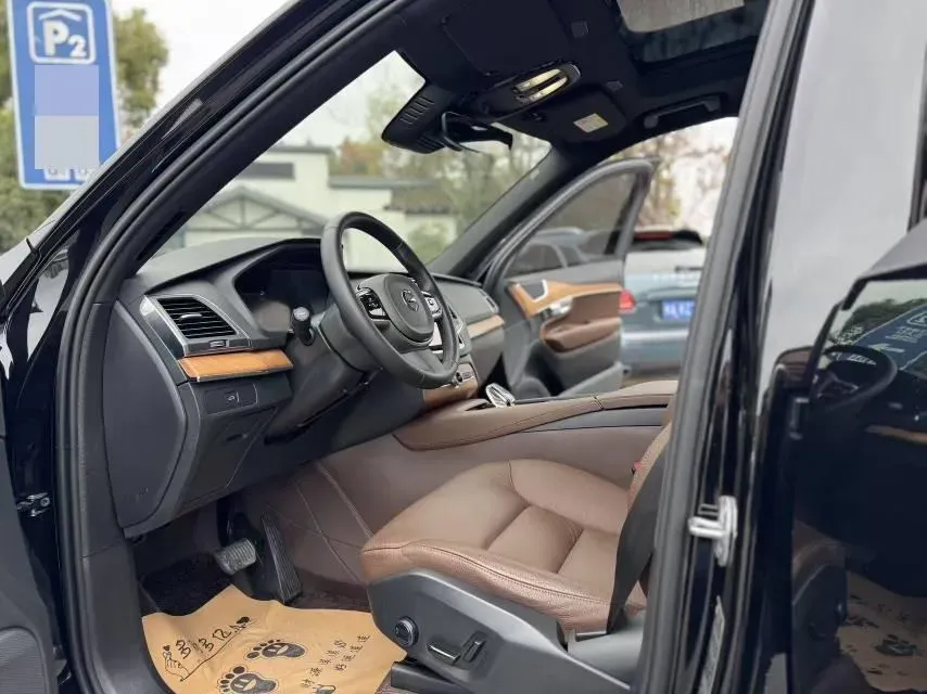 2024 Volvo XC90 2.0T 250HP L4 8AT,autocango,china used car exporter,china ev exporter,chinese used car exporter,chinese used ev exporter