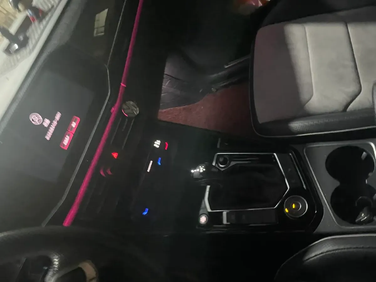 2020 Volkswagen Tayron X 2.0T 220HP L4 7DCT,autocango,china used car exporter,china ev exporter,chinese used car exporter,chinese used ev exporter