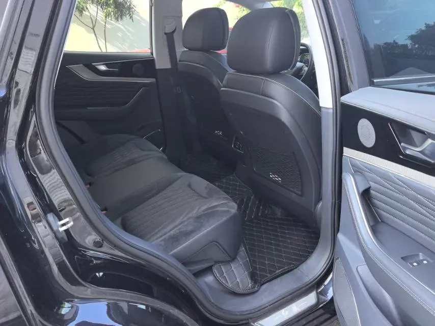 2022 HongQi HS5 2.0T 224HP L4 6AT,autocango,china used car exporter,china ev exporter,chinese used car exporter,chinese used ev exporter