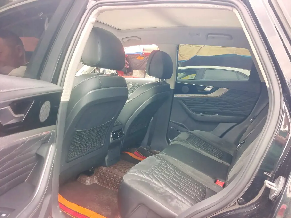 2022 HongQi HS5 2.0T 224HP L4 6AT,autocango,china used car exporter,china ev exporter,chinese used car exporter,chinese used ev exporter