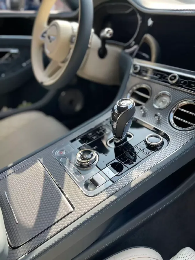 2022 Bentley Continental 4.0T 549HP V8 8DCT,autocango,china used car exporter,china ev exporter,chinese used car exporter,chinese used ev exporter