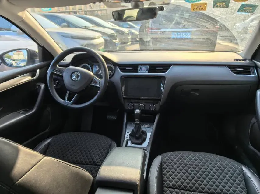 2019 Skoda Octavia 1.4T 150HP L4 7DCT,autocango,china used car exporter,china ev exporter,chinese used car exporter,chinese used ev exporter