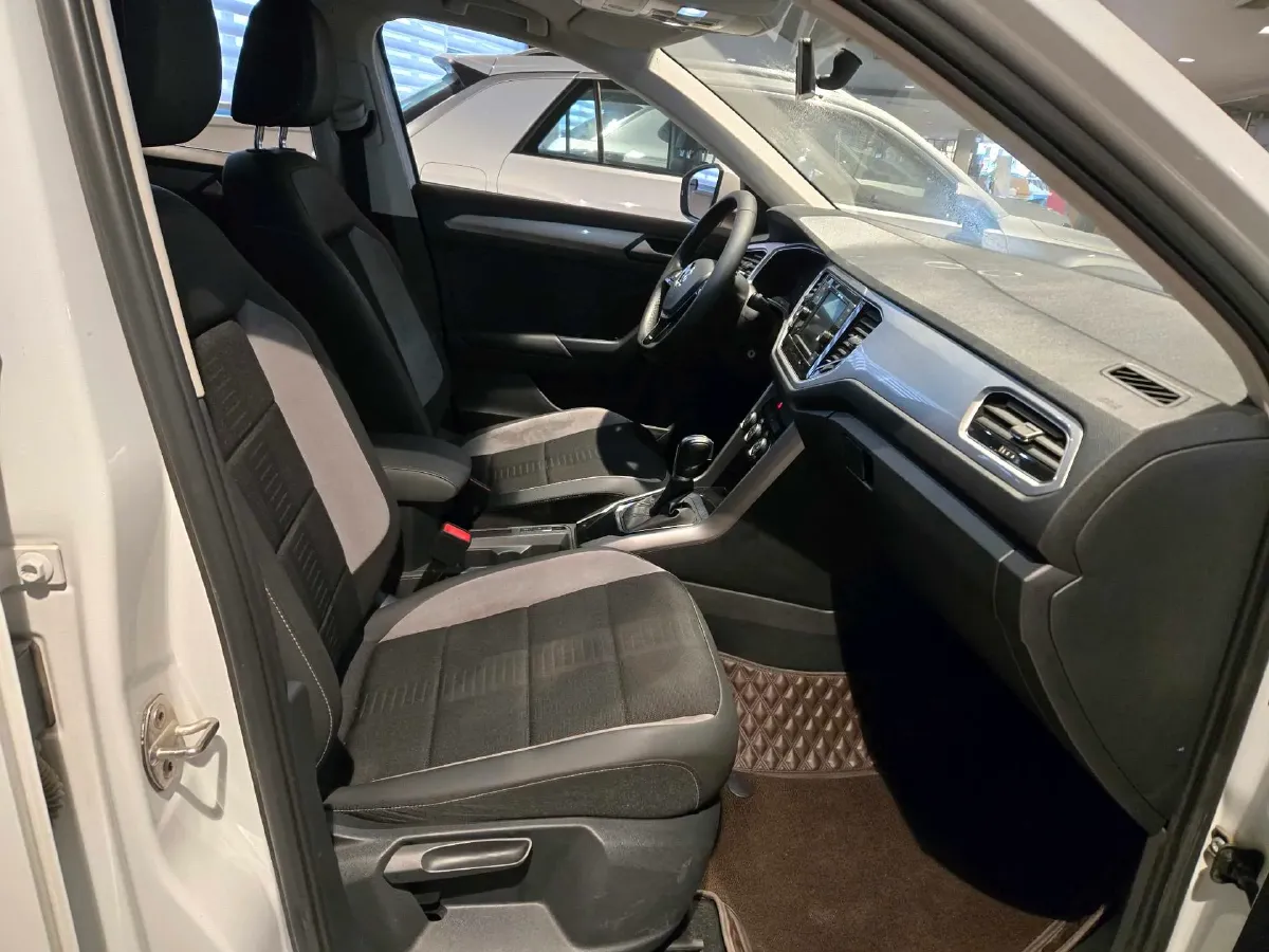 2020 Volkswagen T-Roc 1.4T 131HP L4 7DCT,autocango,china used car exporter,china ev exporter,chinese used car exporter,chinese used ev exporter