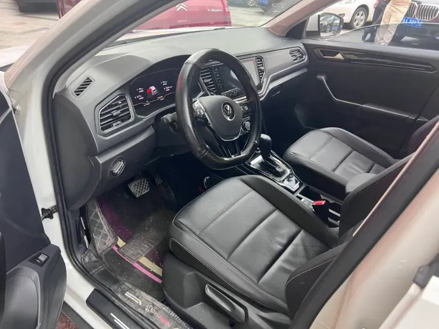 2021 Volkswagen T-Roc 1.4T 150HP L4 7DCT,autocango,china used car exporter,china ev exporter,chinese used car exporter,chinese used ev exporter