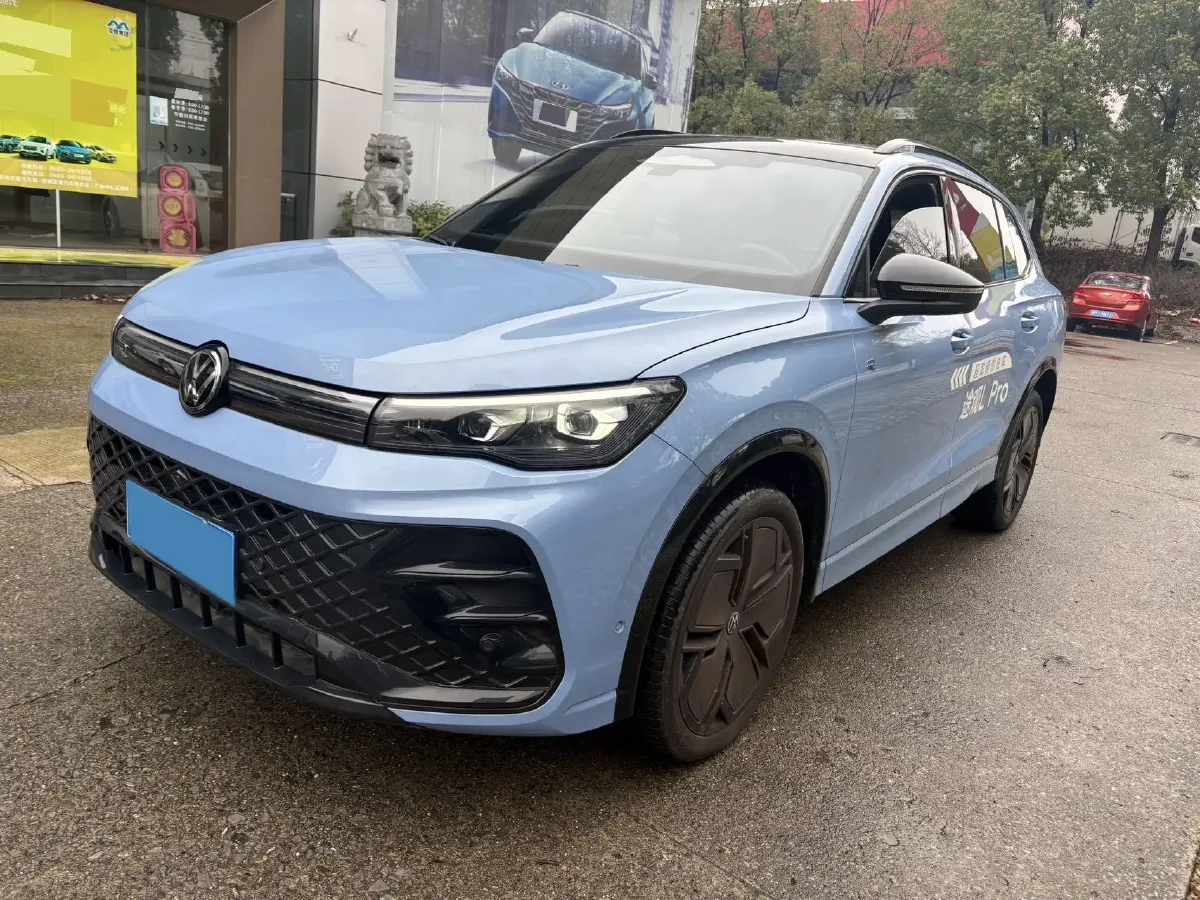 2024 Volkswagen Tiguan L 2.0T 220HP L4 7DCT,autocango,china used car exporter,china ev exporter,chinese used car exporter,chinese used ev exporter