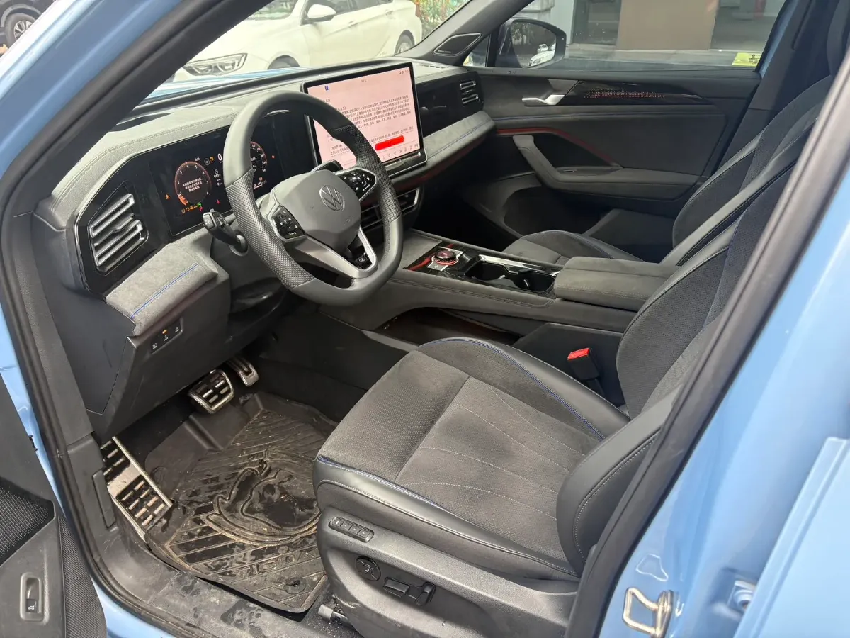 2024 Volkswagen Tiguan L 2.0T 220HP L4 7DCT,autocango,china used car exporter,china ev exporter,chinese used car exporter,chinese used ev exporter