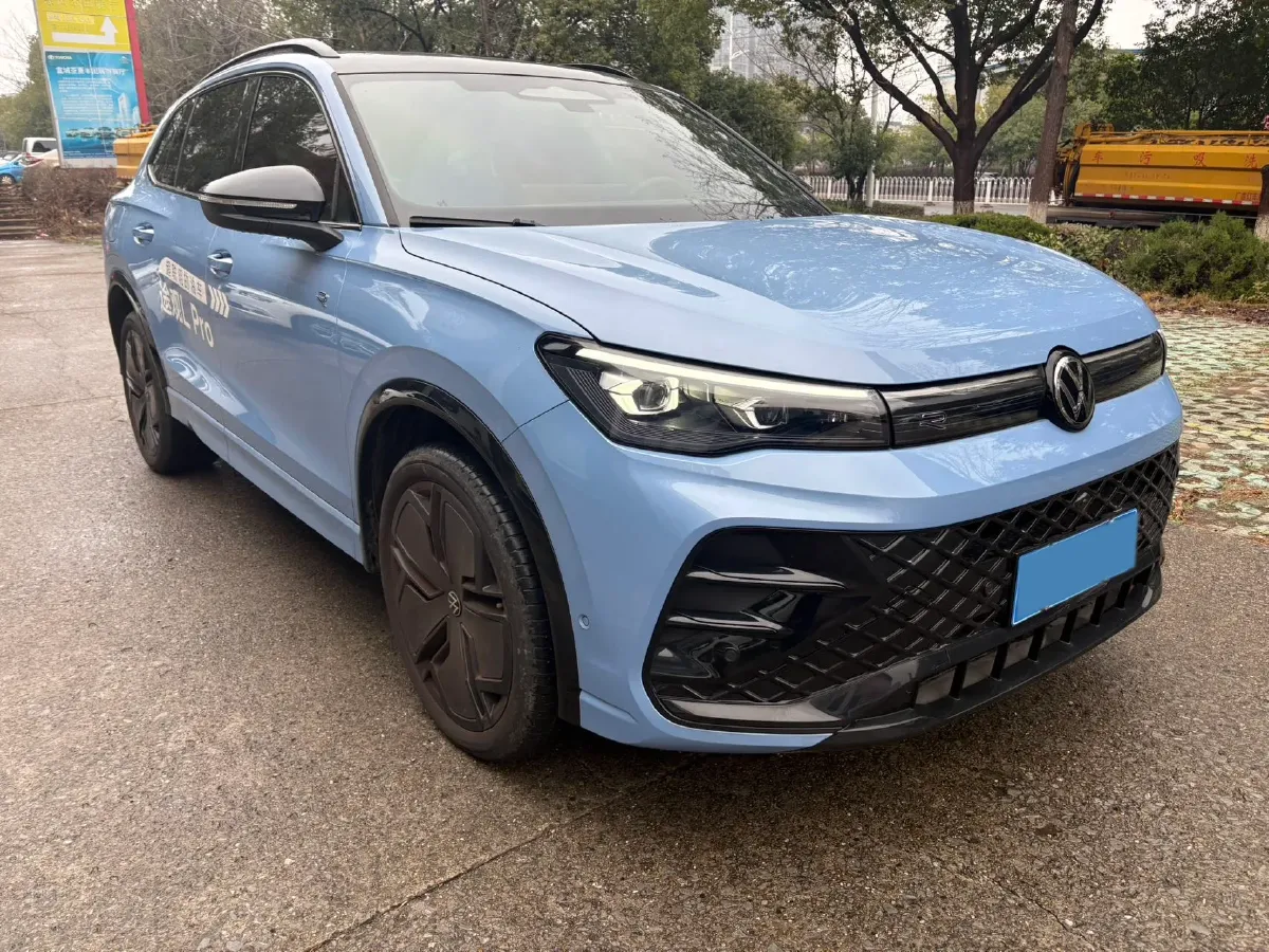 2024 Volkswagen Tiguan L 2.0T 220HP L4 7DCT,autocango,china used car exporter,china ev exporter,chinese used car exporter,chinese used ev exporter