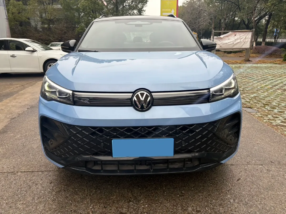 2024 Volkswagen Tiguan L 2.0T 220HP L4 7DCT,autocango,china used car exporter,china ev exporter,chinese used car exporter,chinese used ev exporter