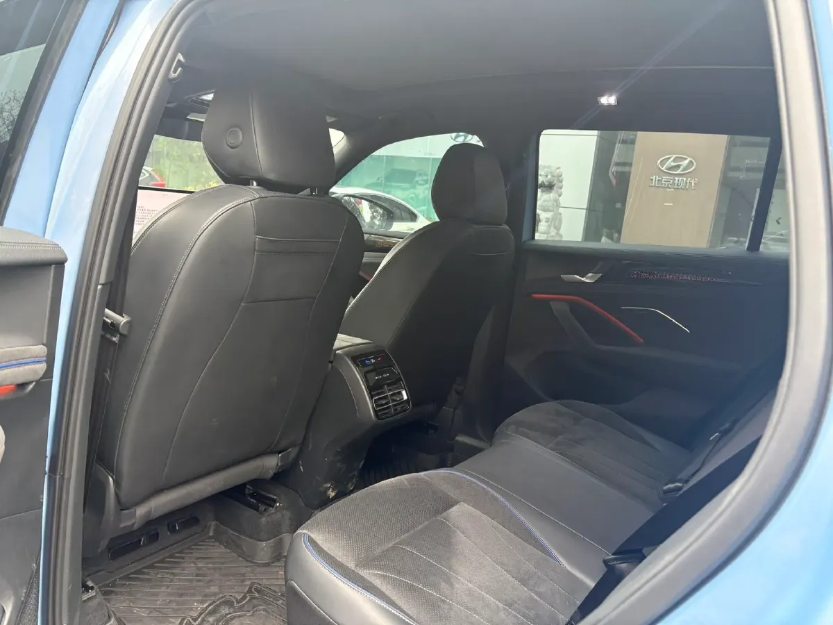 2024 Volkswagen Tiguan L 2.0T 220HP L4 7DCT,autocango,china used car exporter,china ev exporter,chinese used car exporter,chinese used ev exporter