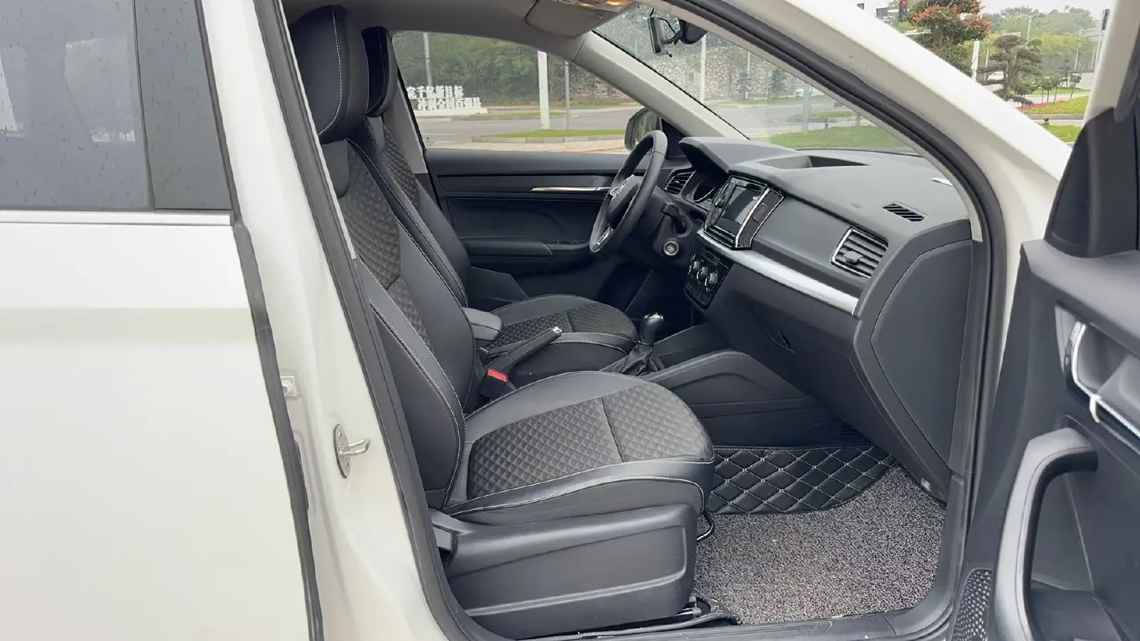 2020 Skoda Kamiq 1.2T 116HP L4 7DCT,autocango,china used car exporter,china ev exporter,chinese used car exporter,chinese used ev exporter