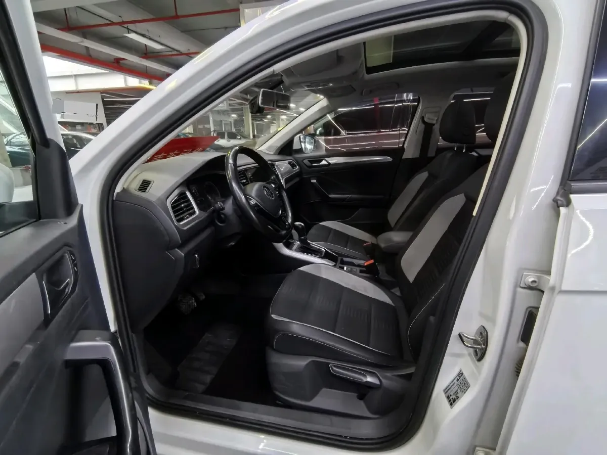 2022 Volkswagen T-Roc 1.4T 150HP L4 7DCT,autocango,china used car exporter,china ev exporter,chinese used car exporter,chinese used ev exporter