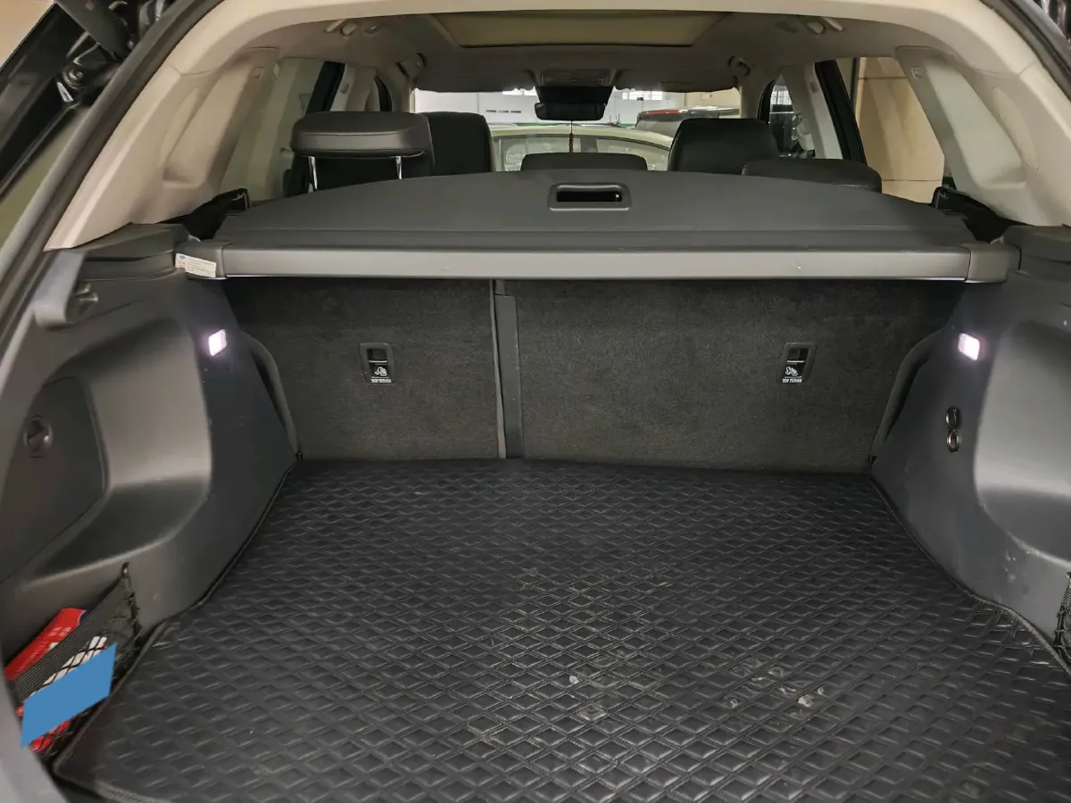 2025 HongQi HS5 2.0T 252HP L4 8AT,autocango,china used car exporter,china ev exporter,chinese used car exporter,chinese used ev exporter