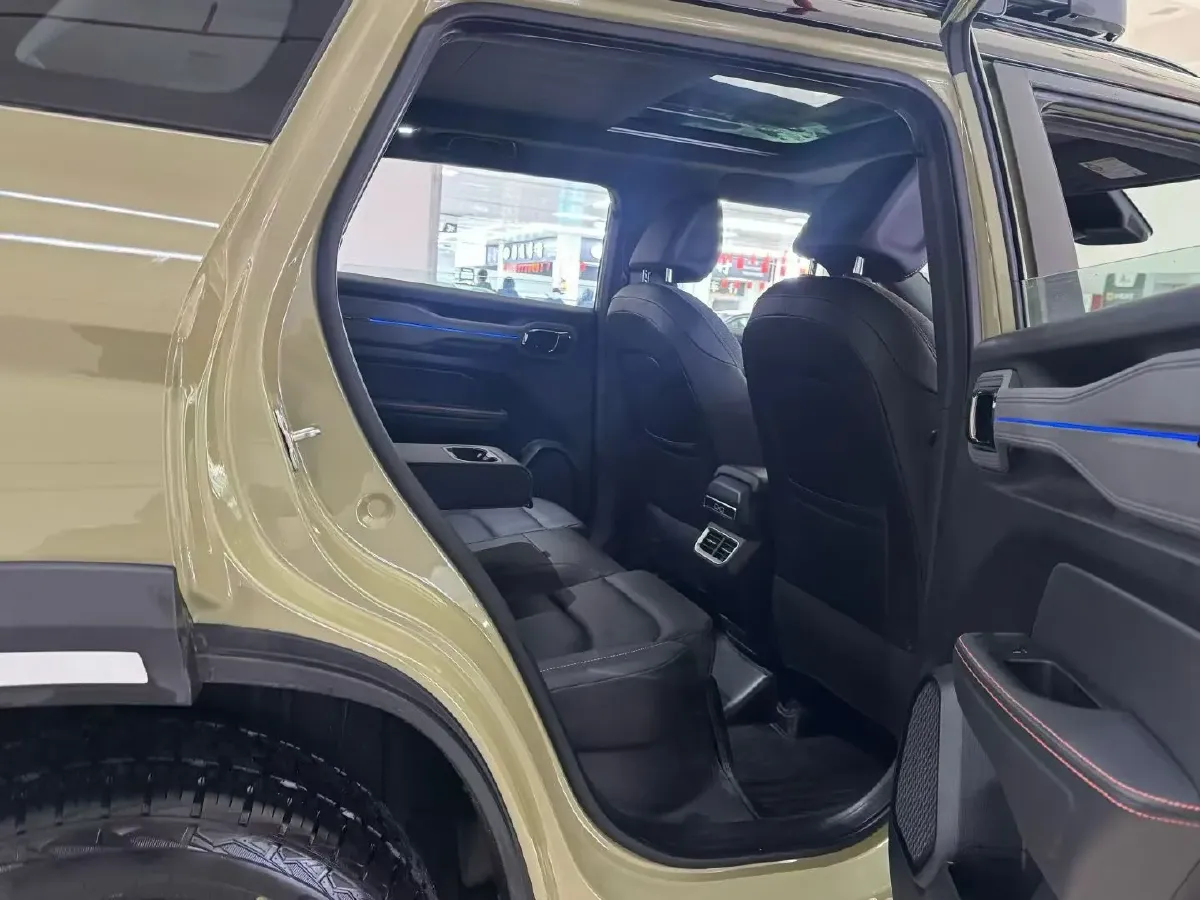 2025 Geely Cowboy 1.5T 181HP L4 7DCT,autocango,china used car exporter,china ev exporter,chinese used car exporter,chinese used ev exporter