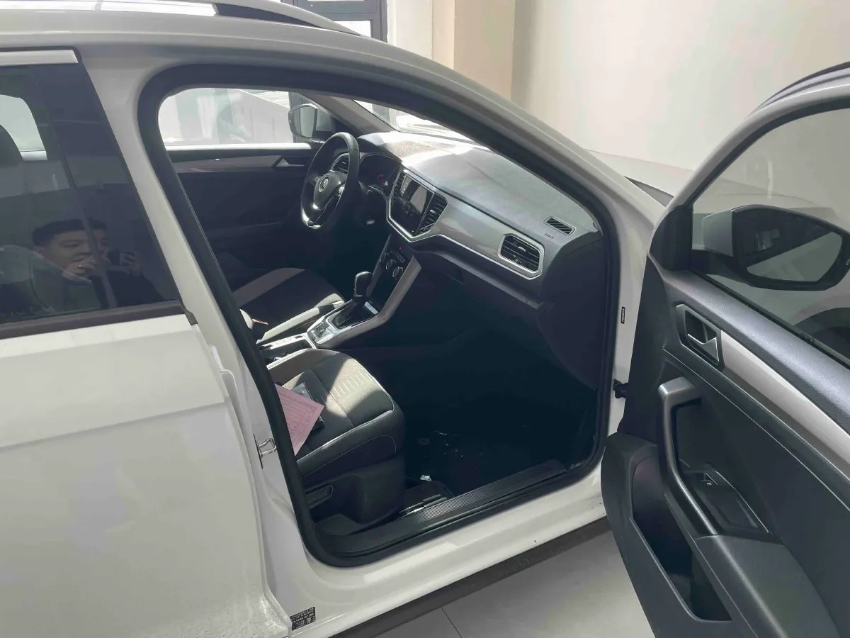 2021 Volkswagen T-Roc 1.4T 150HP L4 7DCT,autocango,china used car exporter,china ev exporter,chinese used car exporter,chinese used ev exporter