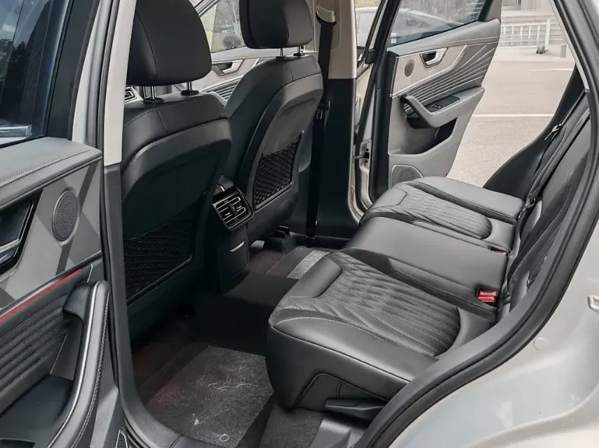 2023 HongQi HS5 2.0T 252HP L4 8AT,autocango,china used car exporter,china ev exporter,chinese used car exporter,chinese used ev exporter