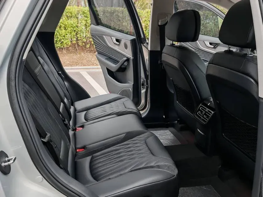 2023 HongQi HS5 2.0T 252HP L4 8AT,autocango,china used car exporter,china ev exporter,chinese used car exporter,chinese used ev exporter