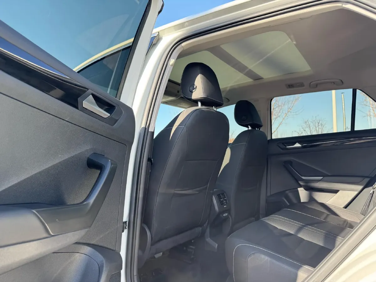 2022 Volkswagen T-Roc 1.4T 150HP L4 7DCT,autocango,china used car exporter,china ev exporter,chinese used car exporter,chinese used ev exporter