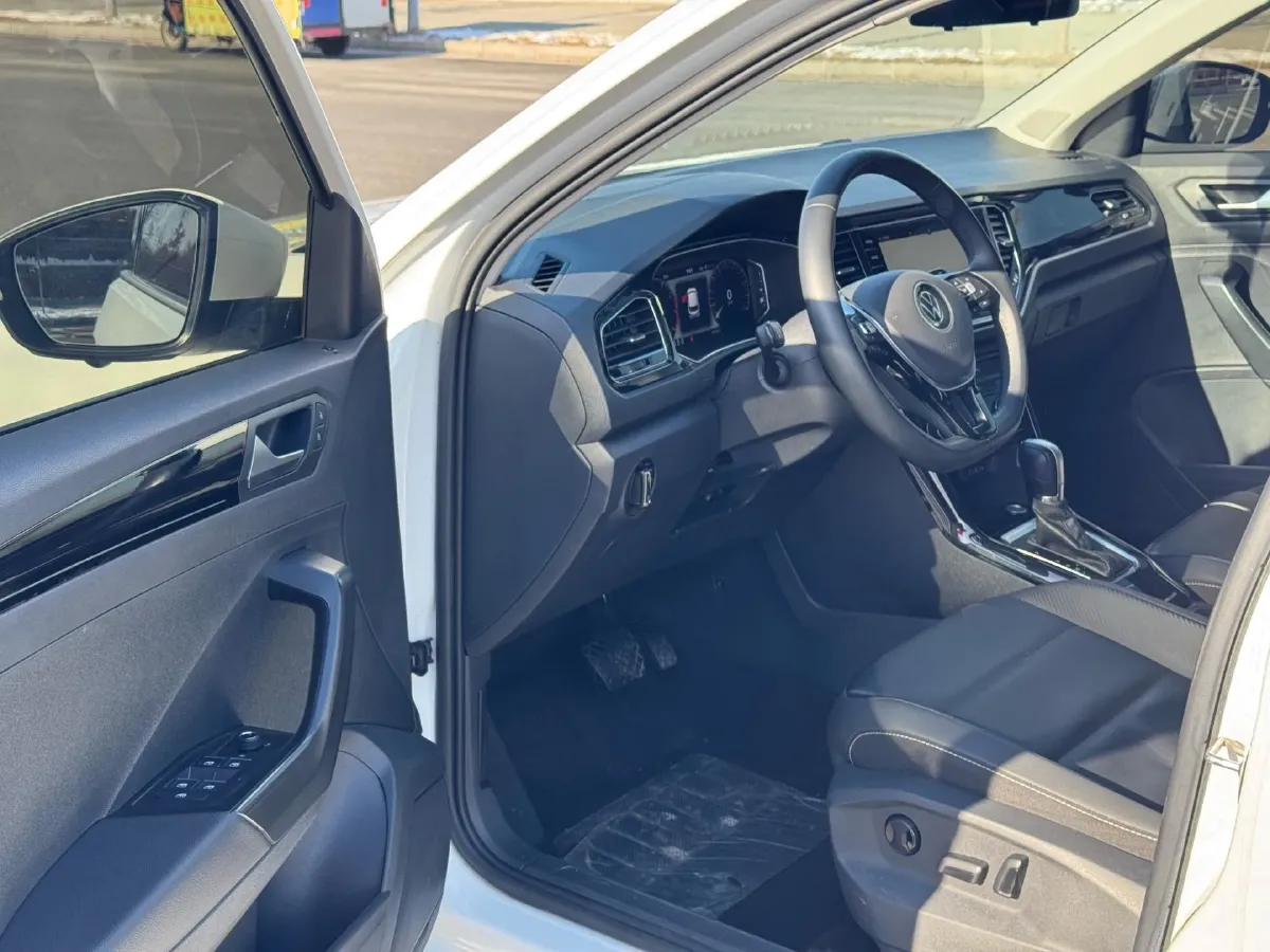 2022 Volkswagen T-Roc 1.4T 150HP L4 7DCT,autocango,china used car exporter,china ev exporter,chinese used car exporter,chinese used ev exporter