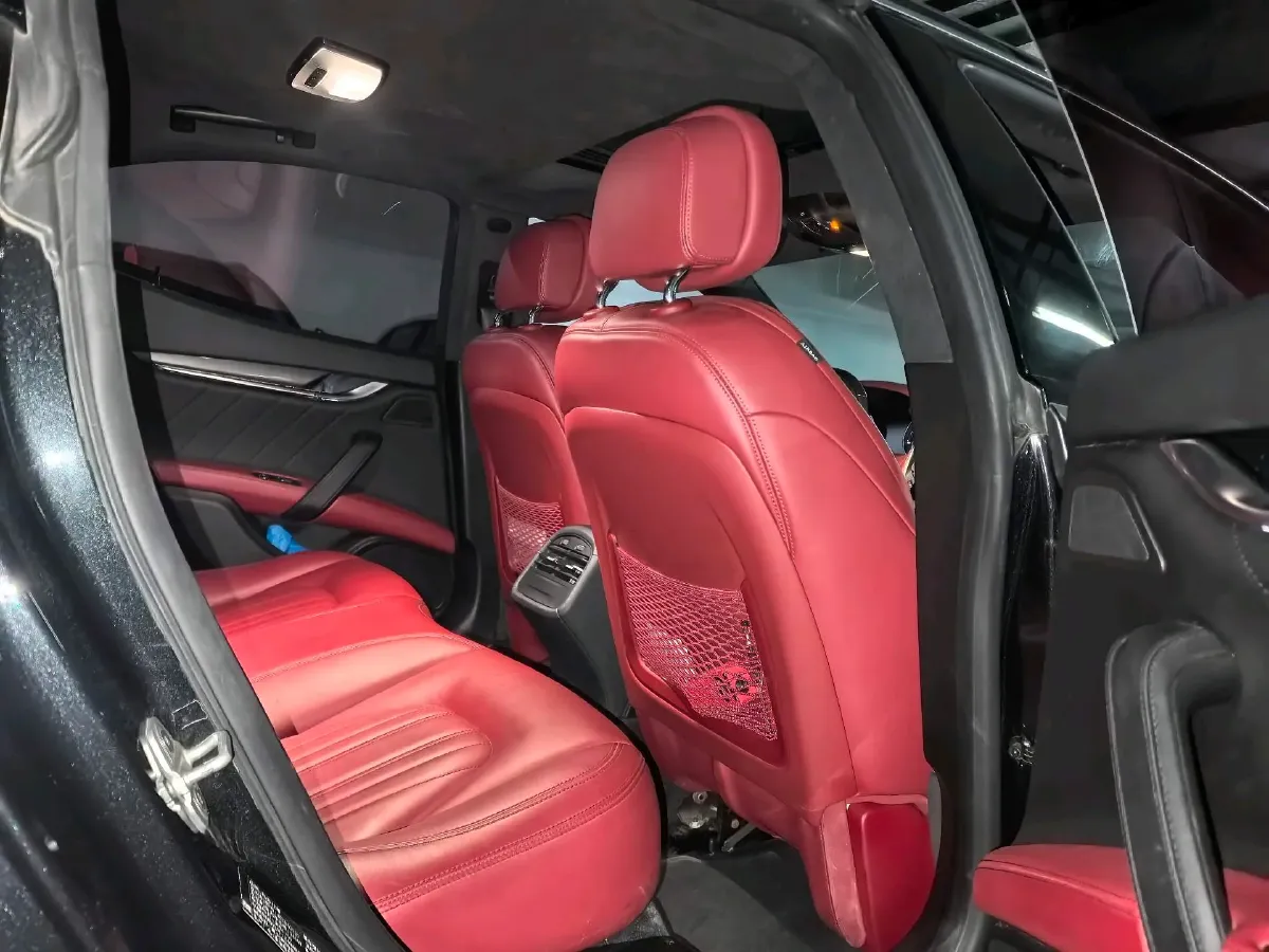 2021 Maserati Ghibli 2.0T 330HP L4 8AT,autocango,china used car exporter,china ev exporter,chinese used car exporter,chinese used ev exporter