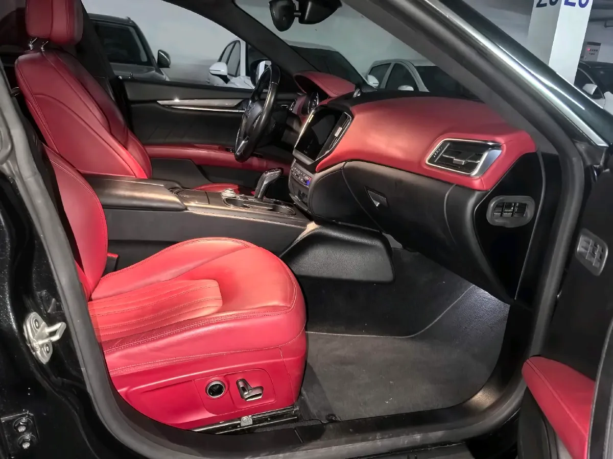 2021 Maserati Ghibli 2.0T 330HP L4 8AT,autocango,china used car exporter,china ev exporter,chinese used car exporter,chinese used ev exporter