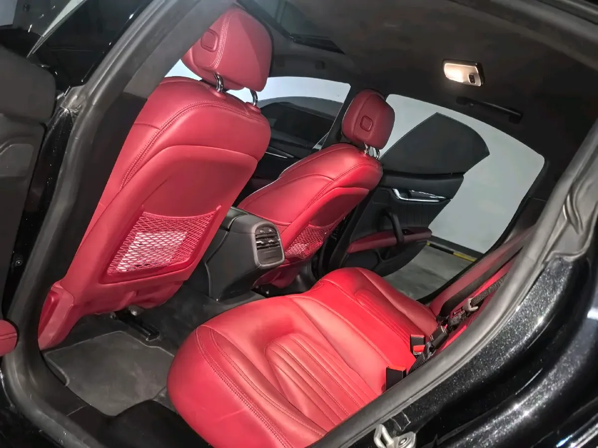 2021 Maserati Ghibli 2.0T 330HP L4 8AT,autocango,china used car exporter,china ev exporter,chinese used car exporter,chinese used ev exporter