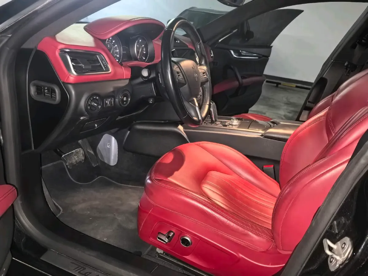 2021 Maserati Ghibli 2.0T 330HP L4 8AT,autocango,china used car exporter,china ev exporter,chinese used car exporter,chinese used ev exporter