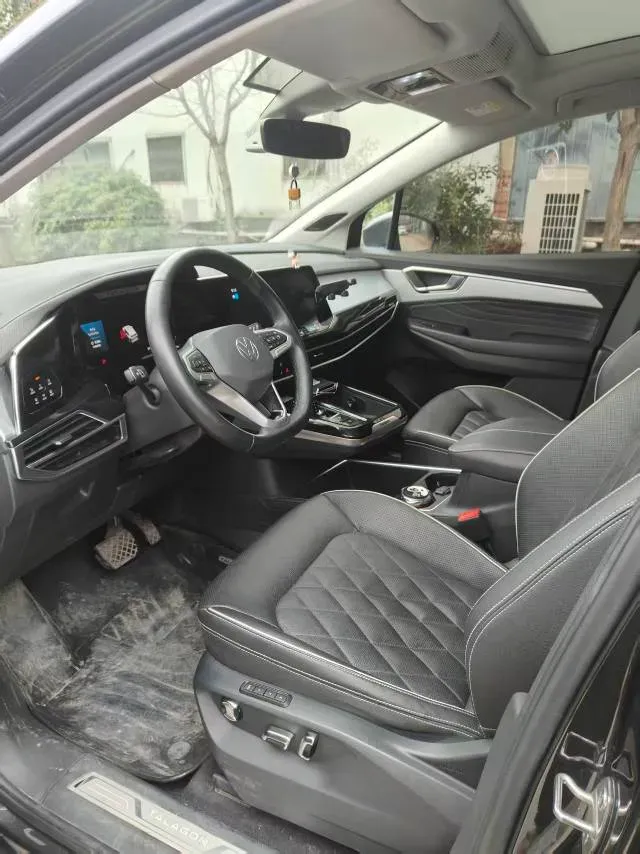 2022 Volkswagen Talagon 2.5T 299HP V6 7DCT,autocango,china used car exporter,china ev exporter,chinese used car exporter,chinese used ev exporter